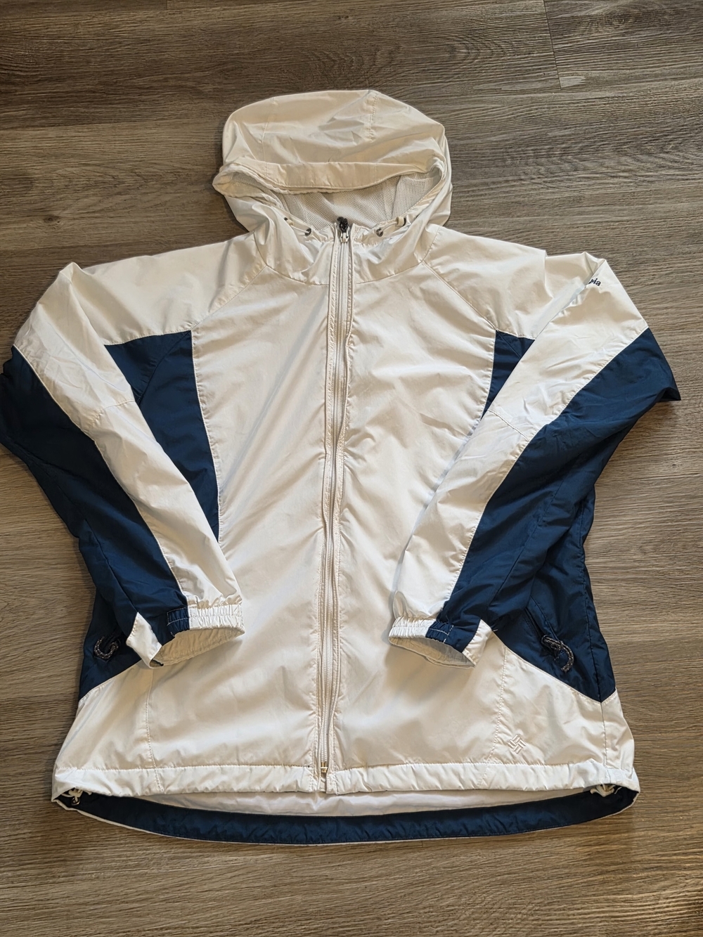 Columbia This jacket is a white and navy blue Columbia windbreaker - Picture 1 of 12